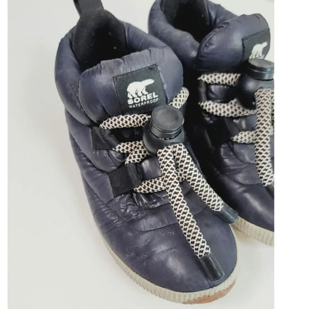 Sorel Out N About Puffy Lace Snow Boots in Navy Blue, sz 8.5